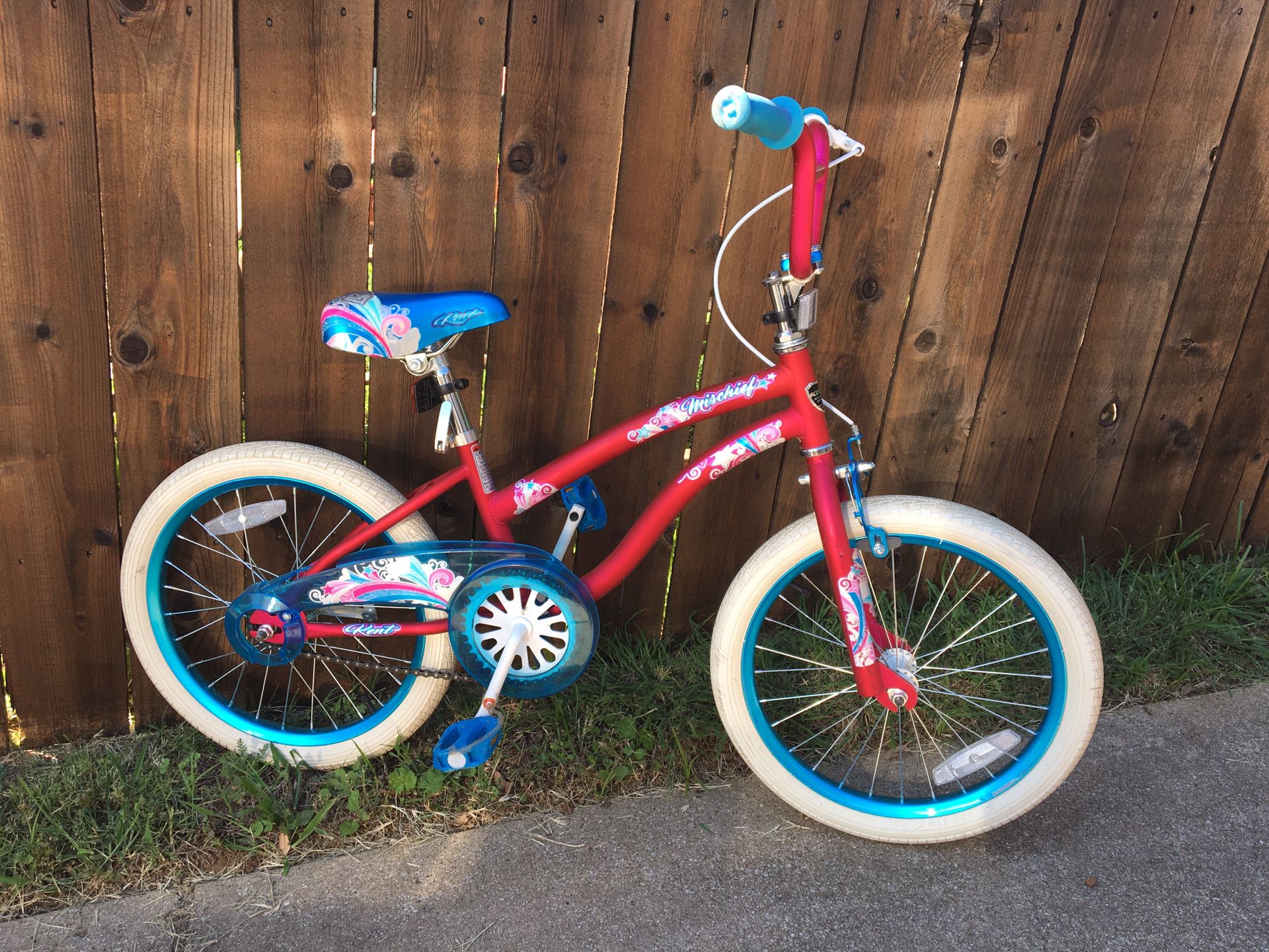 Kent “Mischief” bike. Garage kept! Very good pre-owned condition.