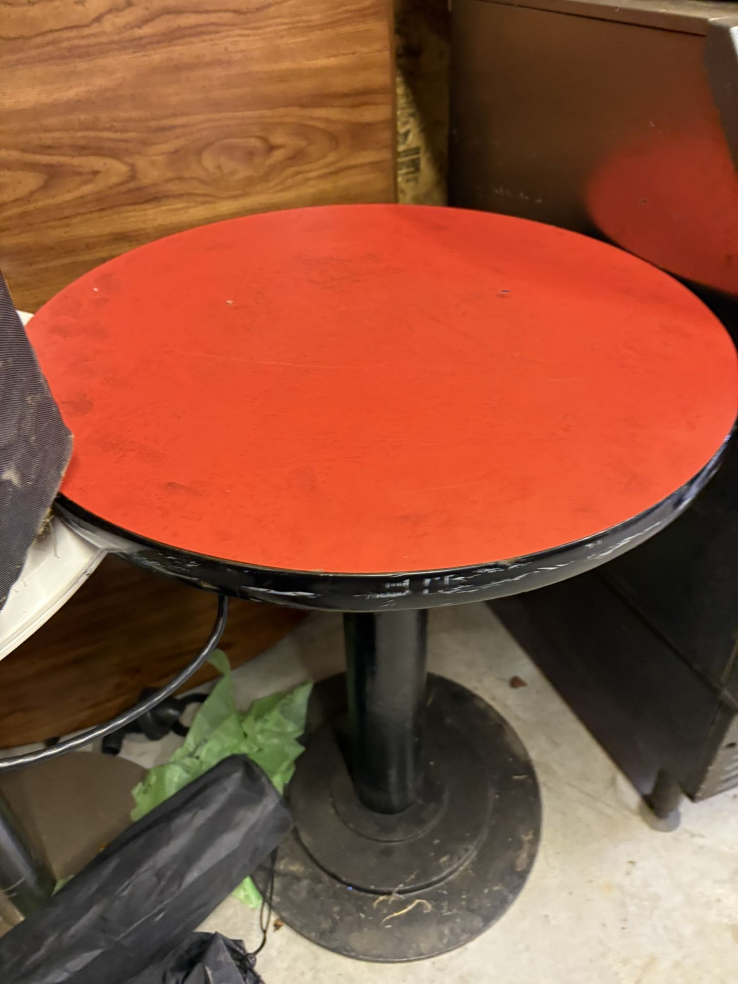 Free round Restaurant/Lounge Tables 
