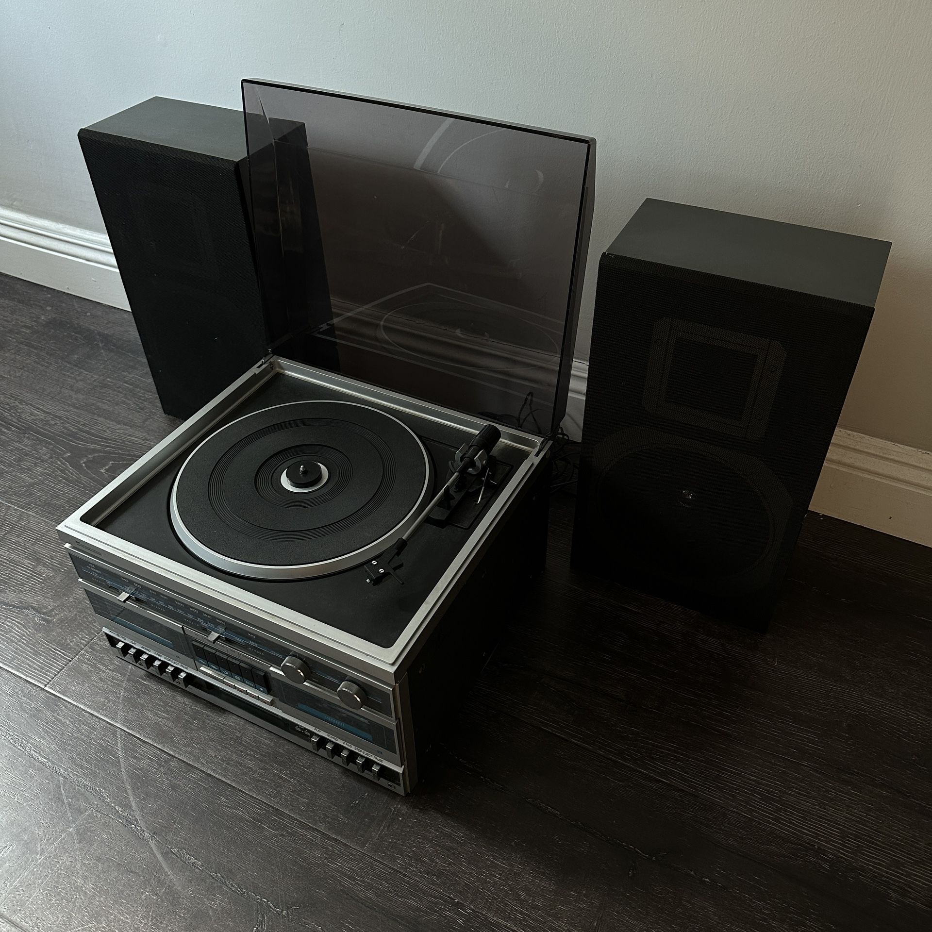 Vintage SR AM/FM Stereo System (8track, Cassette, Record Player)