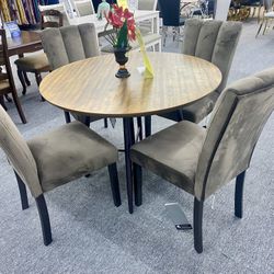 5 Pc Dinning Table $399