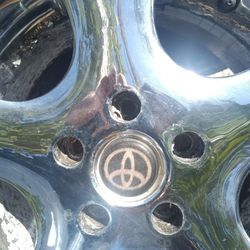 15" Toyota 5x114.3 Chrome Finish Wheels And Tires
