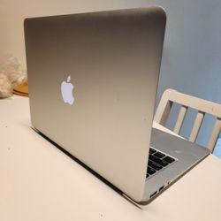 MacBook air 13-inch early 2015
Intel Core i5 1.6 GHz
8GB RAM 
121GB flash storage 
macOS Monterrey  version 12.7. Nothing wrong ** no trades ** 