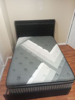 Nice bed and headboard