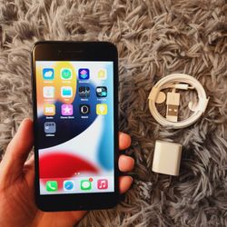 iPhone 7 Plus - UNLOCKED - Like New 