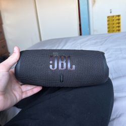 JBL Charge 5