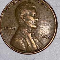Two individual 1945 wheat pennies in excellent condition