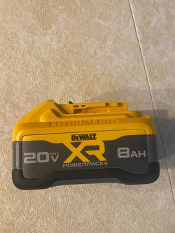 Dewalt XR 8 AH battery new/Nuevo