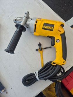 DEWALT// DW235G // 8.5 AMP,  CORDED 1/2" VARIABLE SPEED REVERSING DRILL