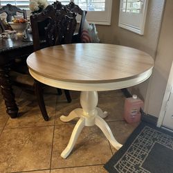 Round Kitchen Table 
