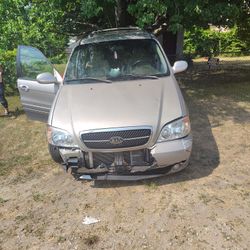 I Have A 2005 Kia Sedona Minivan For Sale 3000 Or Best Offer