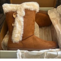 BNIB SO Fur Lined Boots Size 7