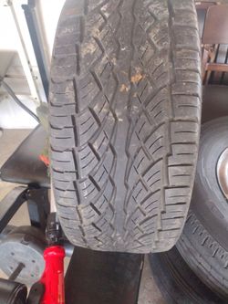 Llanta 265/40/R22 $20