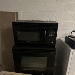 Stove And Microwave 