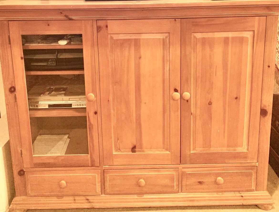 Tv Stand/Entertainment Center