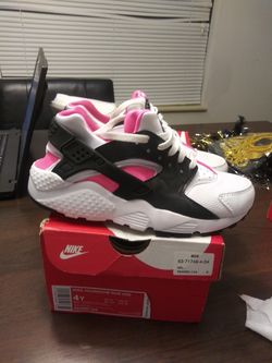 Nike Huarache size 4y