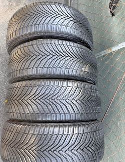 235/45/18 Michelin Selling a set of 4 tires in excellent condition 🫡
