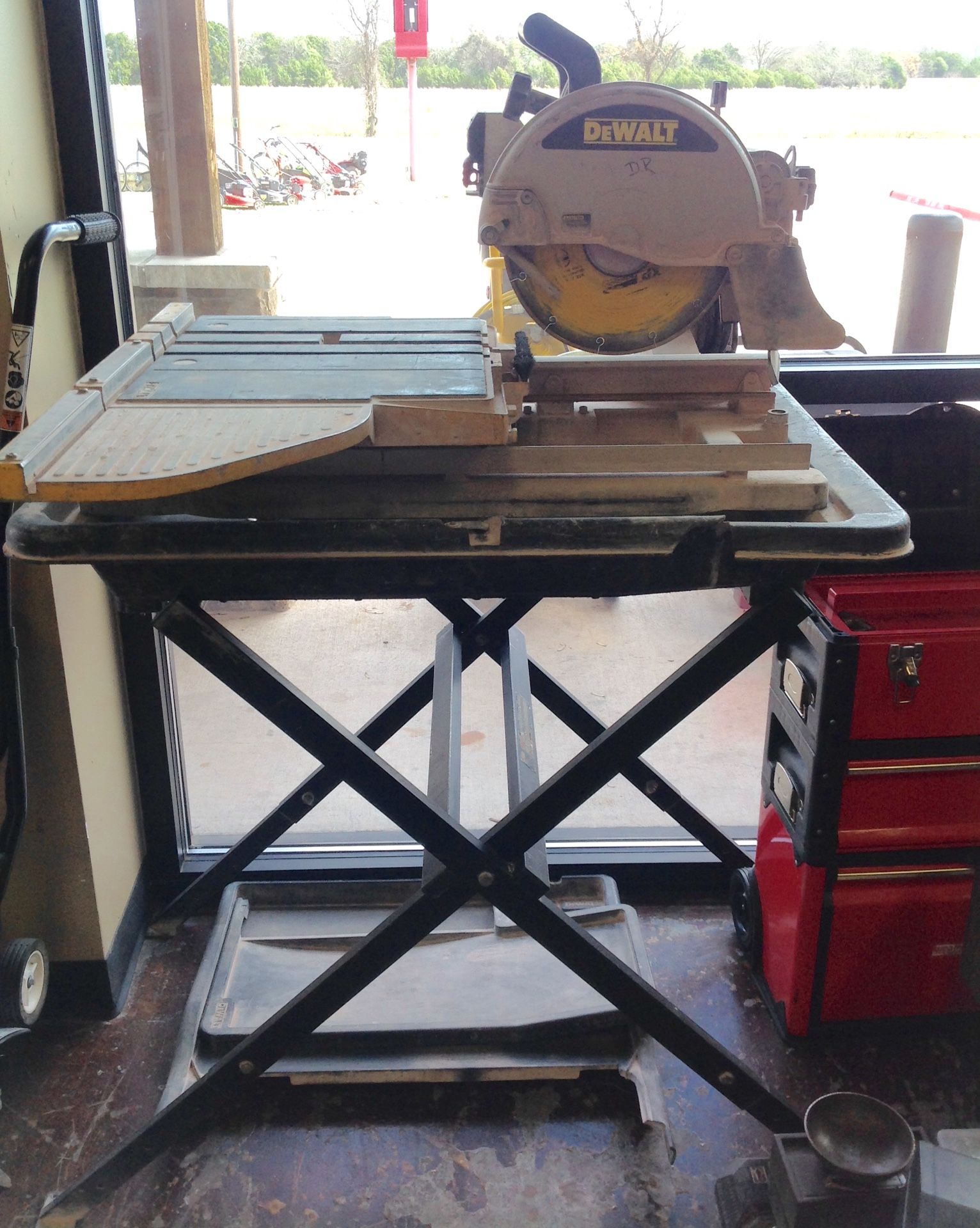 DeWalt Tile Saw w/ pump and trays