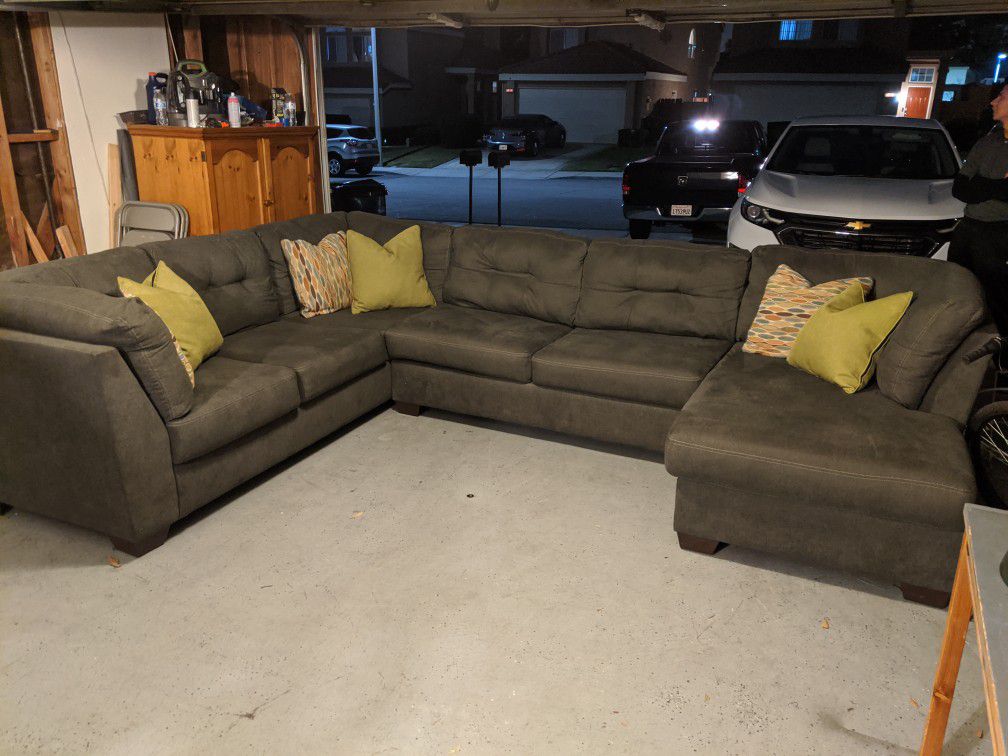 NEW* Condition Gray Charcoal Sectional couch set!! With NEW FOAM SLEEPER!!