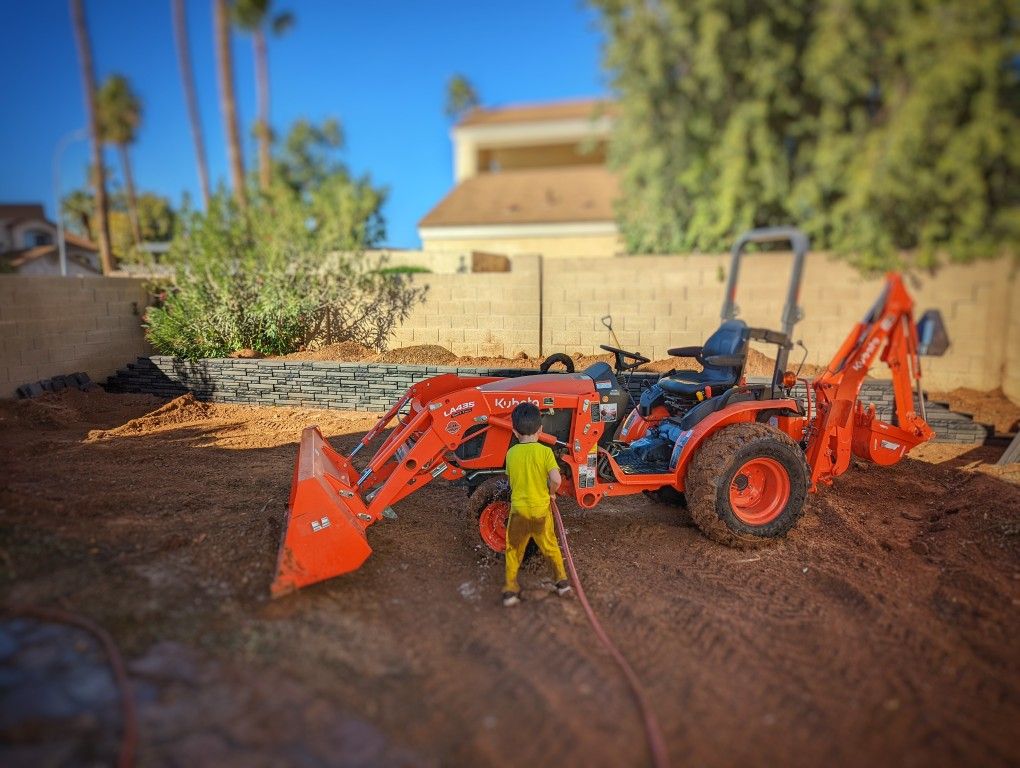 Kubota B2601 Tractor With Backhoe And Box Scraper
