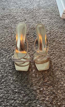 Gold Shine In High Heels 