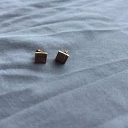 gold ear rings w diamonds 