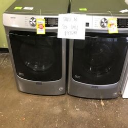 Maytag Front Load Washer/Dryer Set B8UJ