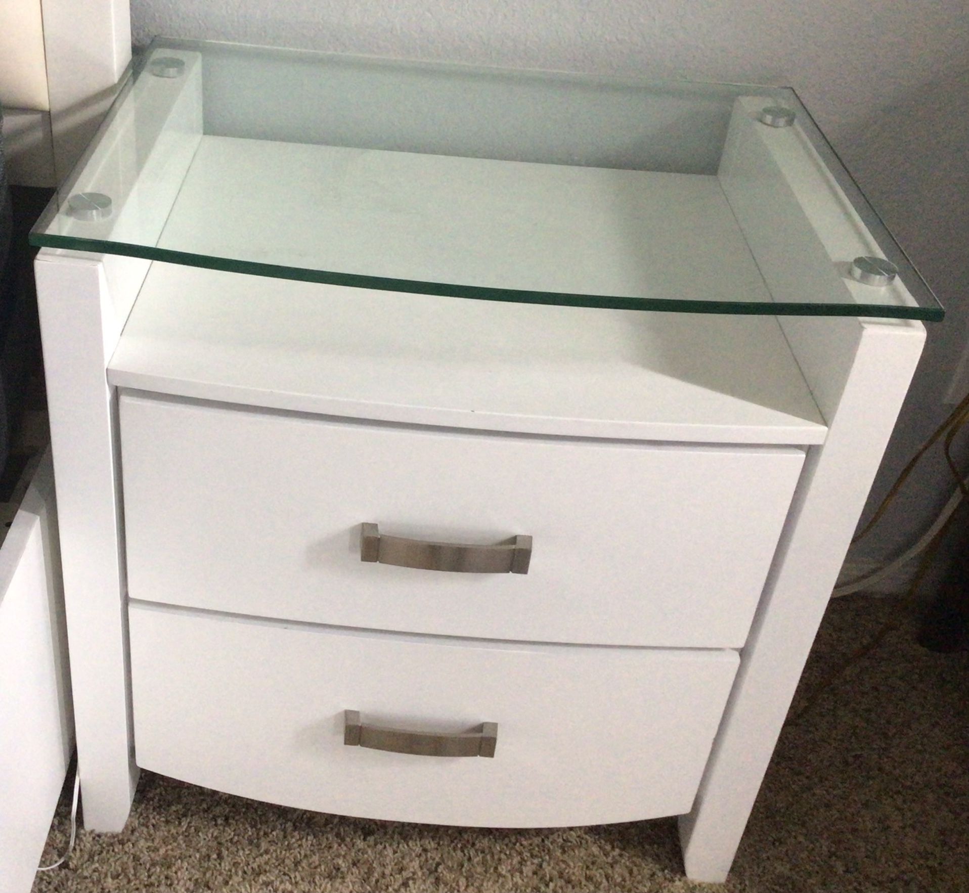 Queen bedroom set-6 piece(Ready For Pick Up)