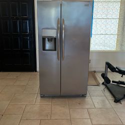Frigidaire “Gallery” Refrigerator/Freezer