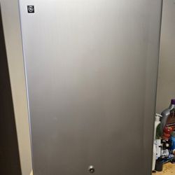 GE 4.5 Cu. Ft. Compact Refrigerator