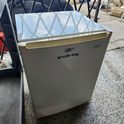 HA1138-028 Sanyo 110V Refrigerator Model SR-257W