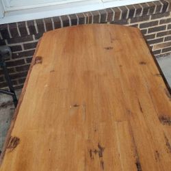 Drop-Leaf Wooden Table with Collapsible Sides – Space-Saving & Stylish
