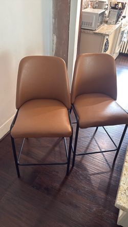 Kitchen island  Chairs