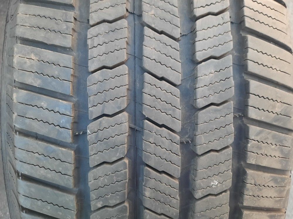 255/50/19 Michelin Defender LTX MS 255/50R19 All-Season Tires Like New