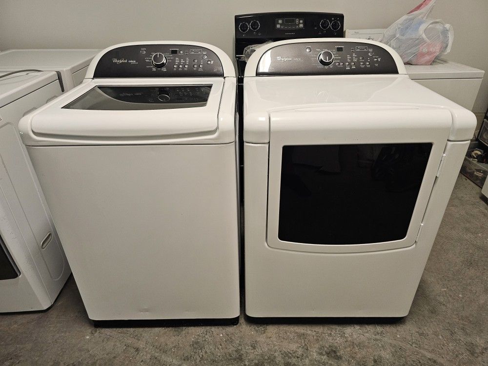 Whirlpool Top-Load Washer And Electric Dryer Set.