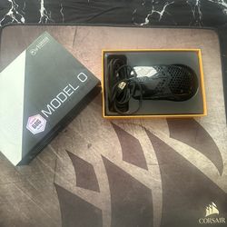 Mouse Glorious Model O + Corsair Mousepad