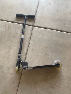 Razor kids scooters (1 black, 2 purple)