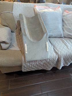 Leg elevation pillow
