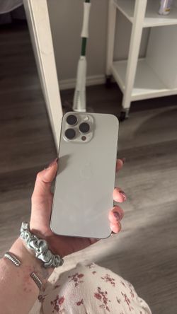 iPhone 16 Pro Max – Locked