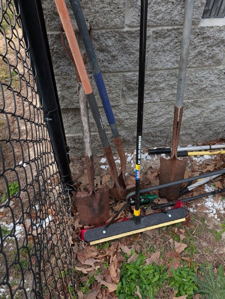 Tools /  Shovels 