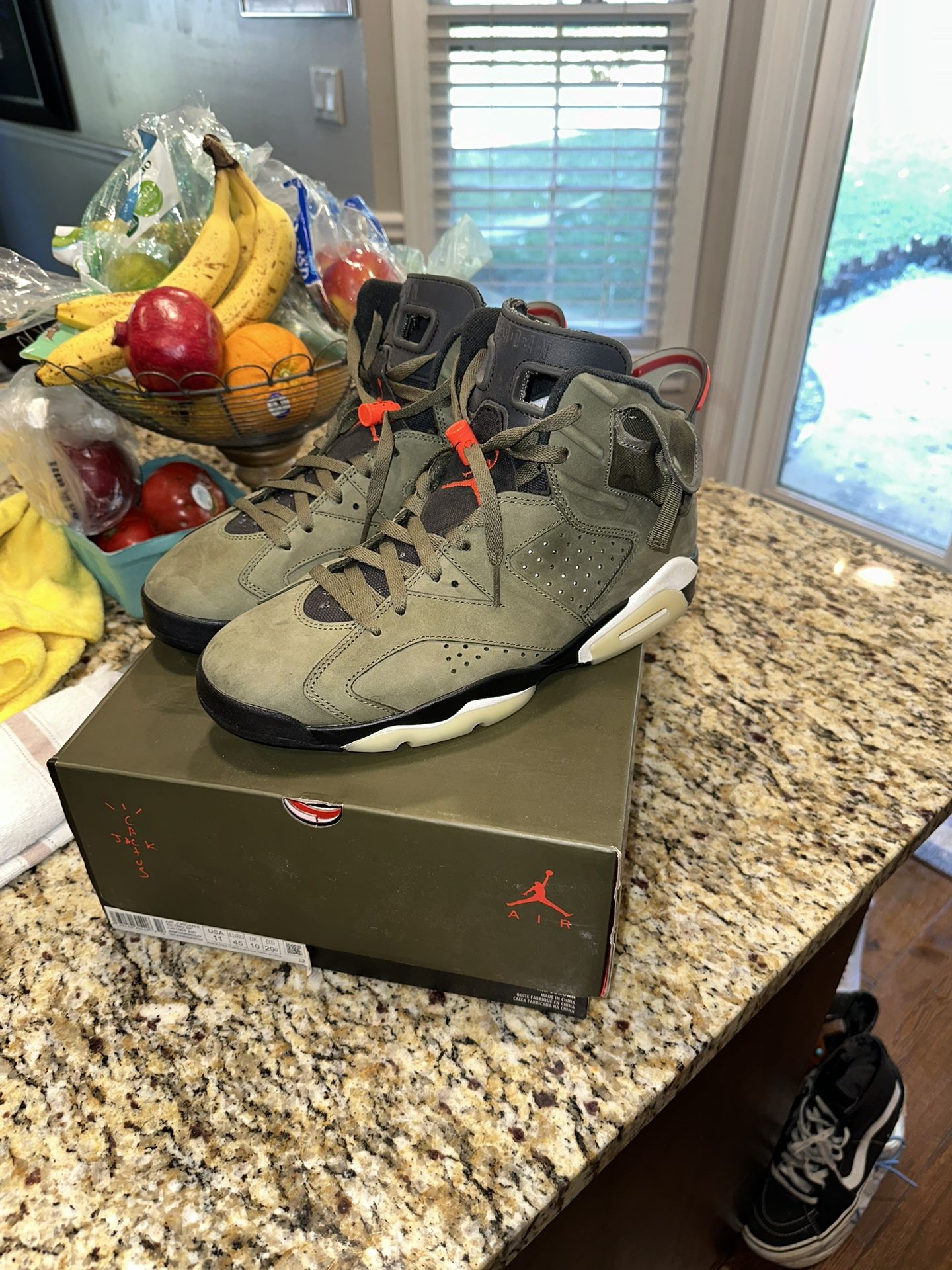 Travis Scott 6s