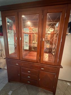 China/display cabinet with light