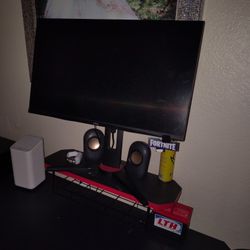 Onn . Monitor 120 + Fps / Gaming Desk 