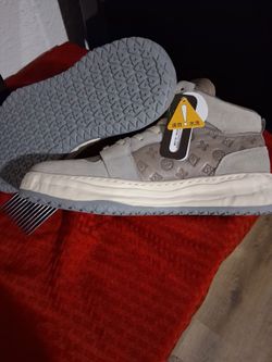 Brand NEW Men's Premium Leather High-Tops (Fits like US 11 / 11.5)