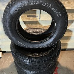 275/65R18 Good Year Wrangler 