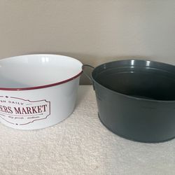 2 small metal baskets