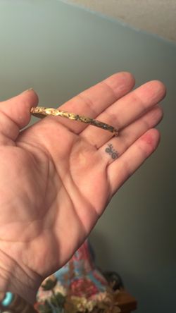 10k gold bangle bracelet