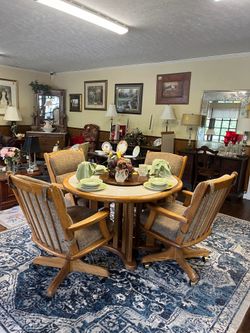 Table with 4 chairs