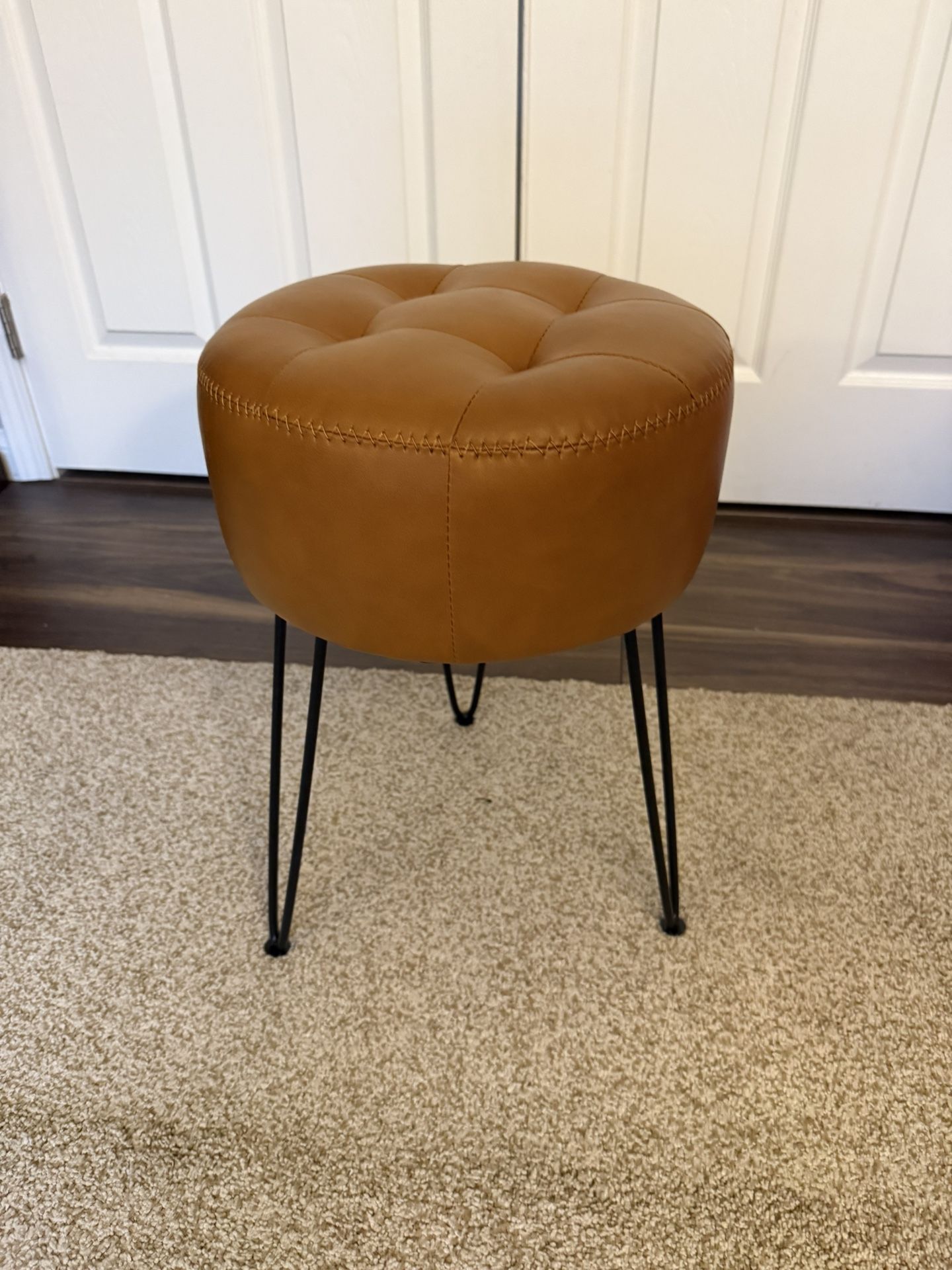 CUTE & STYLISH VANITY STOOL