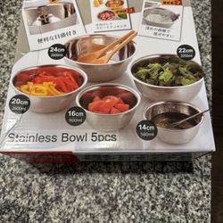 Brand New Bowls And Knives Sets