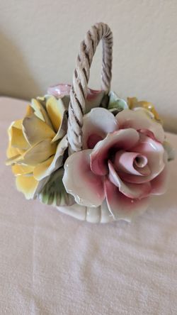 Capodimonte Porcelain Flower Basket – Hand-Painted Roses, Brand New